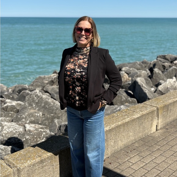 Meet your Posher, Mandy - Picture 2 of 2